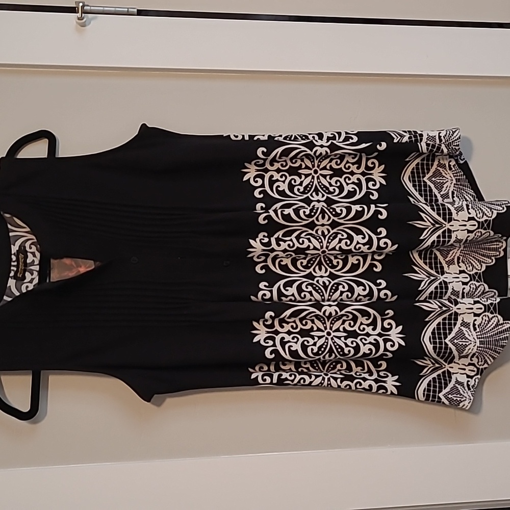 Top long black and white